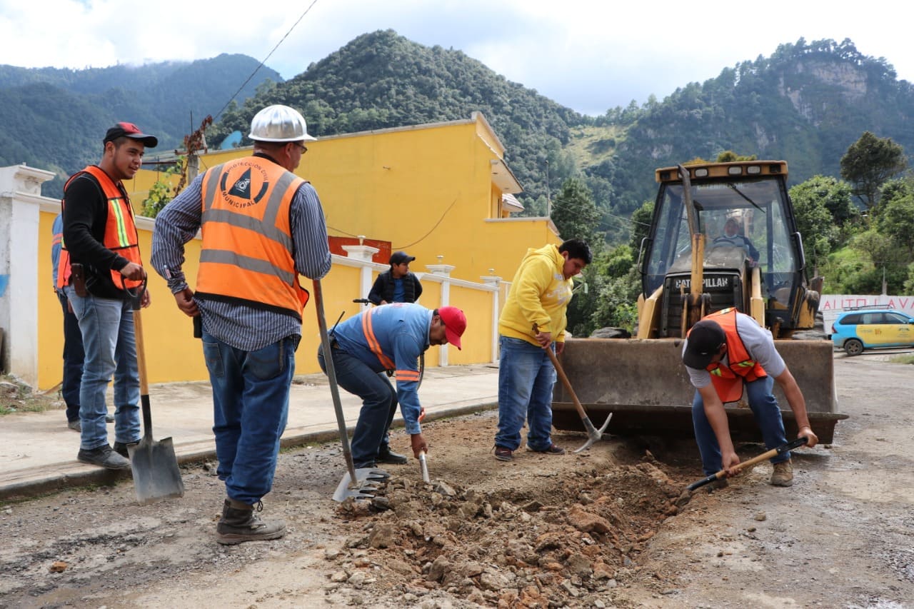 Secretaría de Infraestructura ejecutan obras carreteras