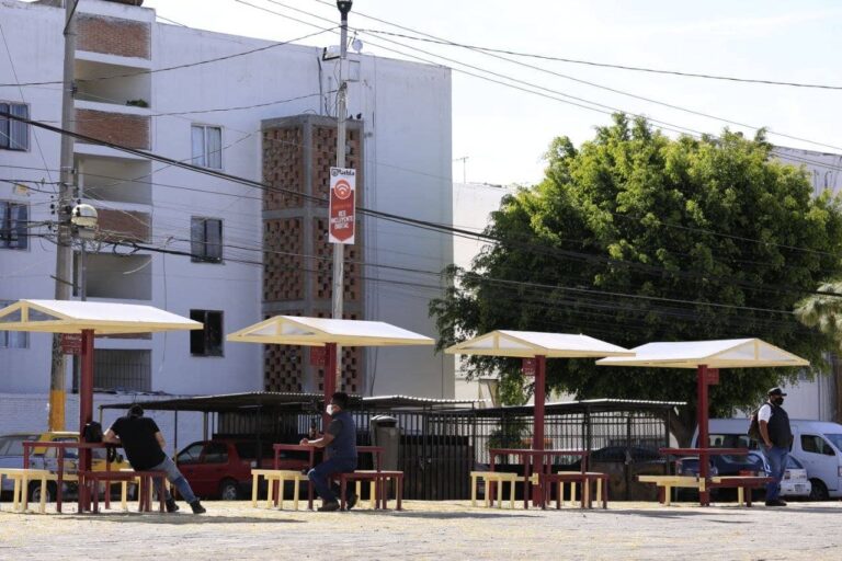 Ayuntamiento de Puebla entrega domo escolar y guarniciones en La Margarita