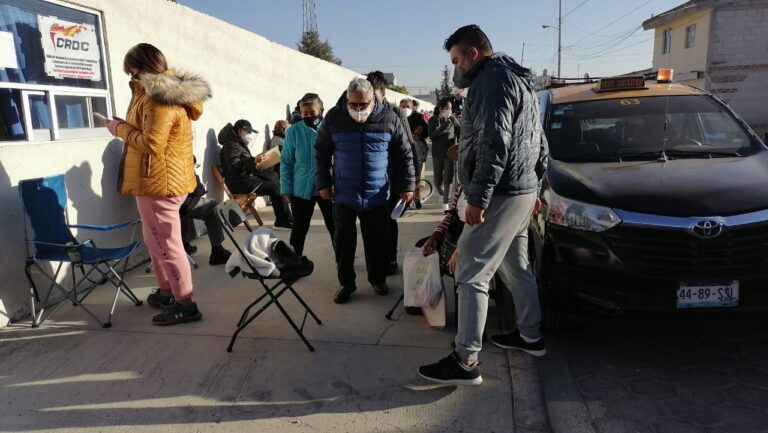 Continúa caos por jornada de vacunación contra Covid