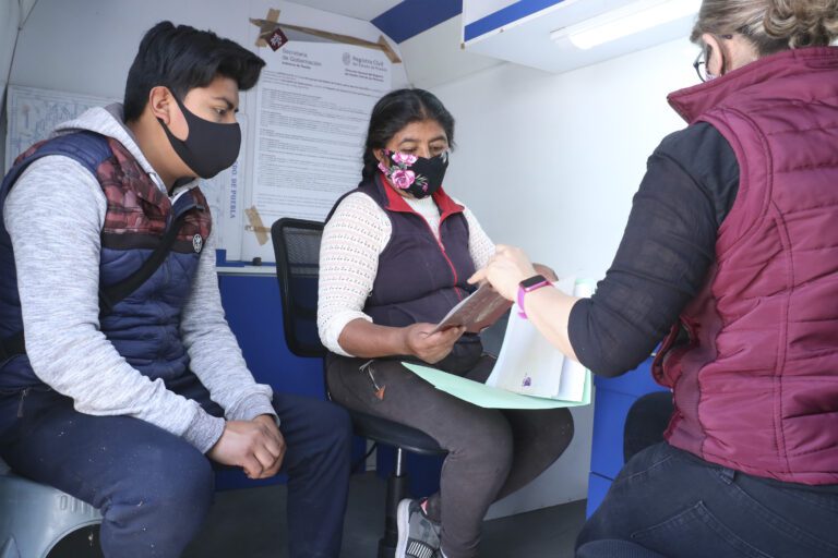 Atiende Registro Civil del SEDIF a habitantes de San Miguel Canoa