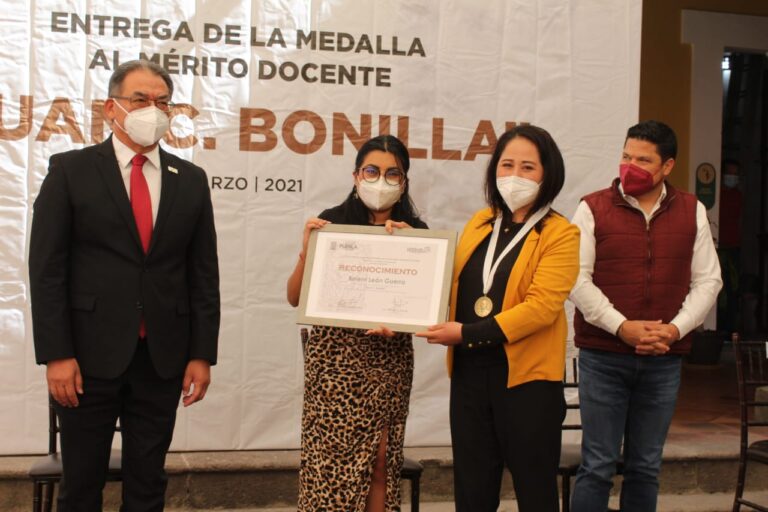 Entrega LX Legislatura Medalla al Mérito Docente “Juan C. Bonilla”