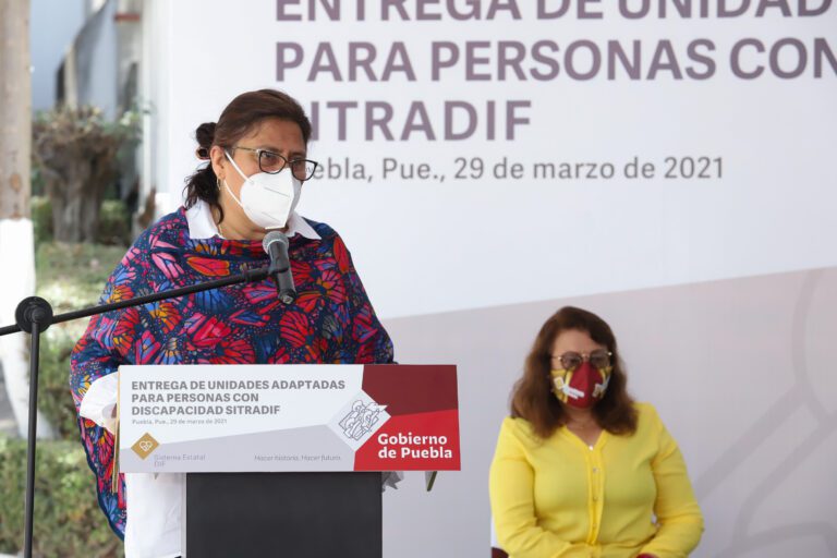 Entrega presidenta del SEDIF 19 unidades adaptadas para personas con discapacidad