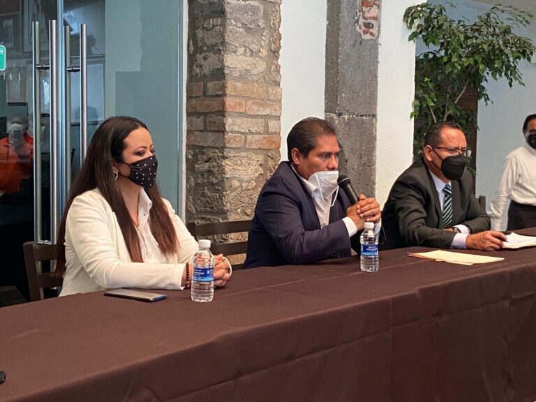 FGE ejercería ordenes de captura en contra de Ernestina Fernández e Inés Saturnino