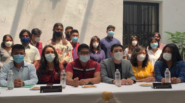 “Jóvenes Reconciliando Puebla” se pronuncian a favor de Biestro