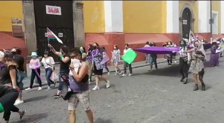 Piden mujeres despenalización del aborto y se pronuncian en contra de la violencia de género
