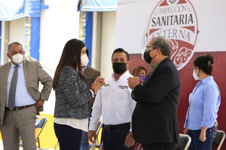 Rastro de Puebla firma convenio con el Colegio de Medicina Veterinaria para inspección en carnicerías