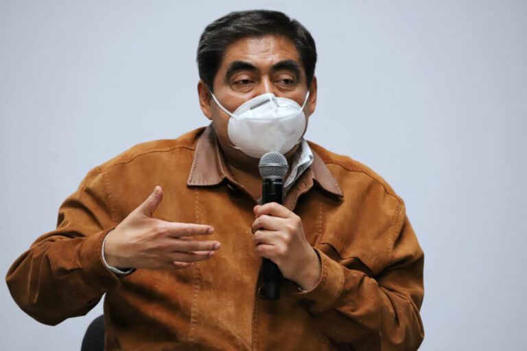 Reitera Miguel Barbosa a que Gobierno Federal acepte ayuda en proceso de vacunación