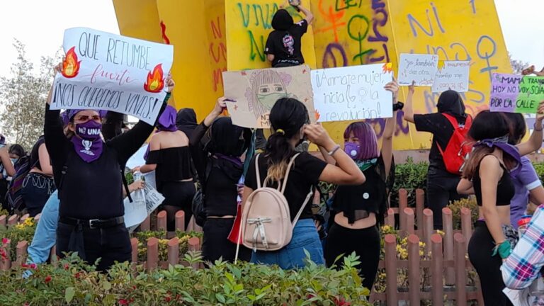 Vandalizan edificios públicos durante marcha, Gobierno Estatal procederá penalmente