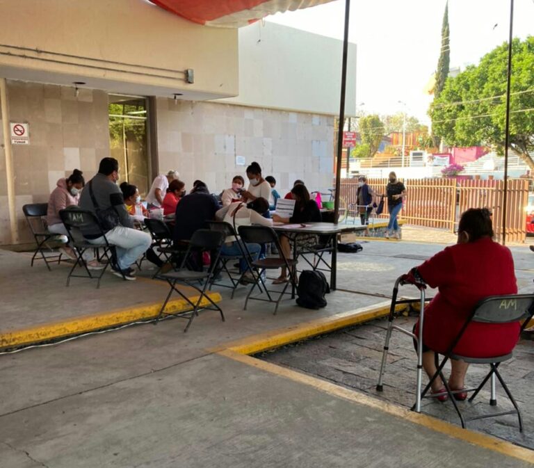 Con orden arranca la vacunación en la mixteca poblana