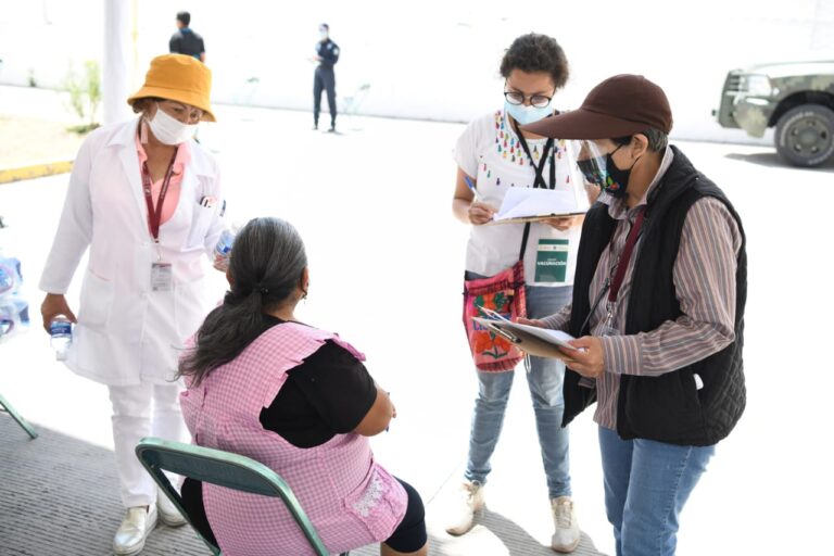 Con unidades móviles, Salud iniciará vacunación en domicilio para adultos mayores