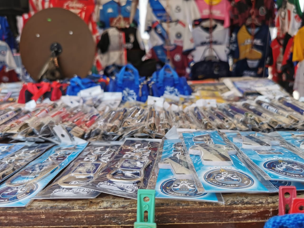 Lista la venta de cemitas y playeras en el Cuauhtémoc tras 14 meses que permaneció cerrado por COVID