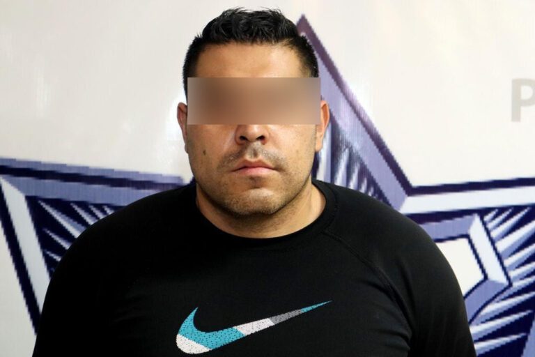 Policías detienen a tres personas por portación de arma de fuego