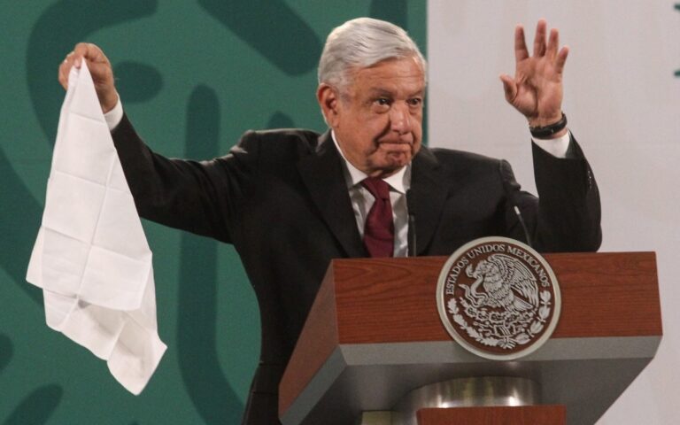 Recuenta AMLO a Epigmenio, El Fisgón, y más intelectuales que simpatizan él