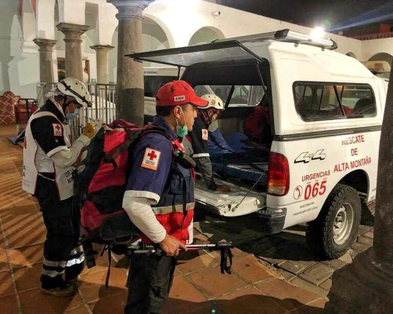 Rescatan a alpinista estadounidense a 5 mil 400 metros en el Pico de Orizaba