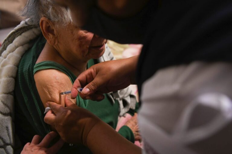 Suman 524 mil 924 personas vacunadas contra Covid: SSA