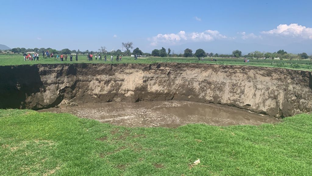 Exhorta SEGOB a no acercarse a socavón en Juan C. Bonilla