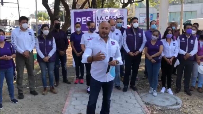 Inicia Alfredo Victoria campaña recorriendo calles de la capital