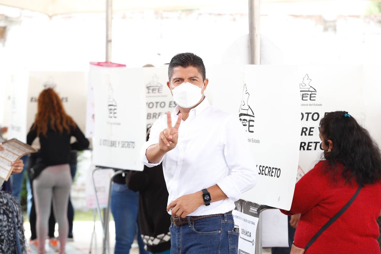 Clase política poblana acuden a votar (GALERÍA)