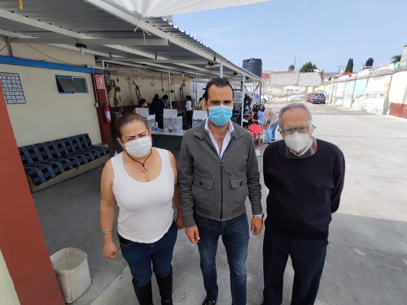 Clase política poblana acuden a votar (GALERÍA) (3)