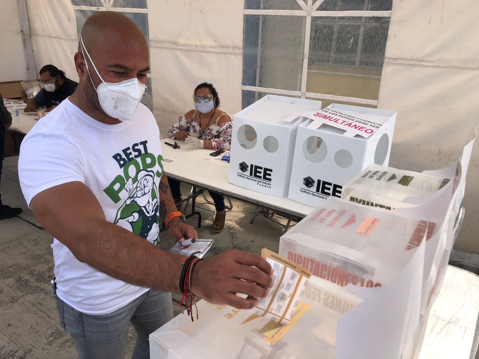 Clase política poblana acuden a votar (GALERÍA) (4)