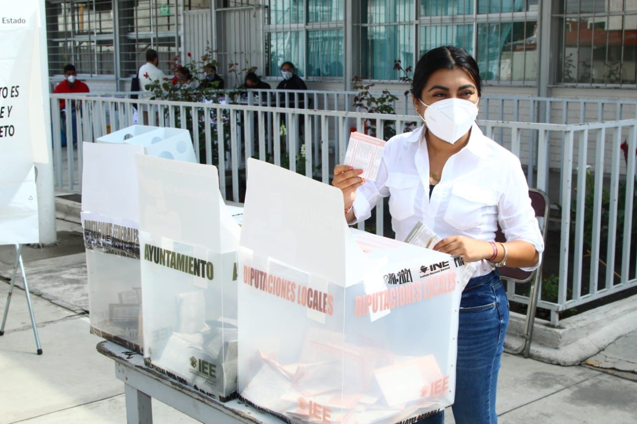 Clase política poblana acuden a votar (GALERÍA)