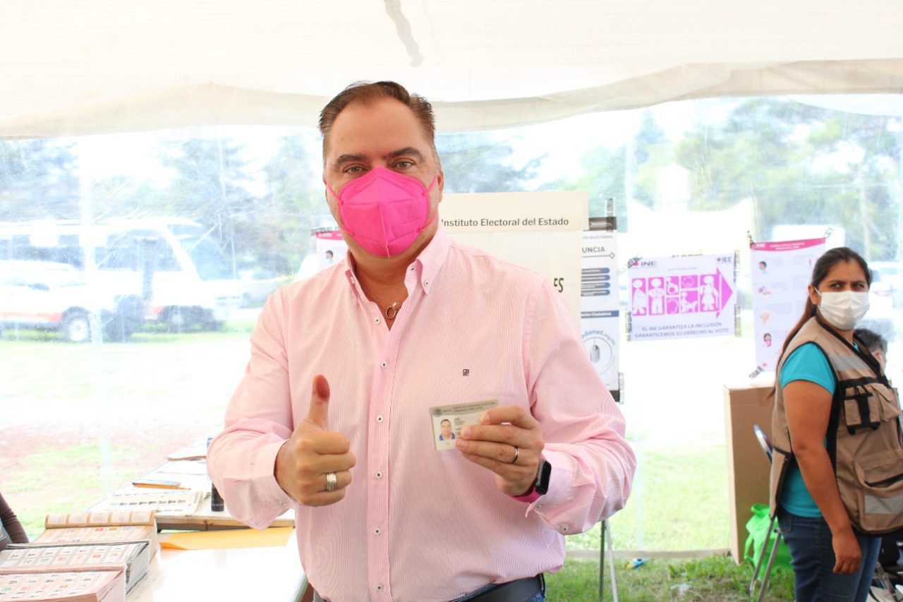Clase política poblana acuden a votar (GALERÍA)