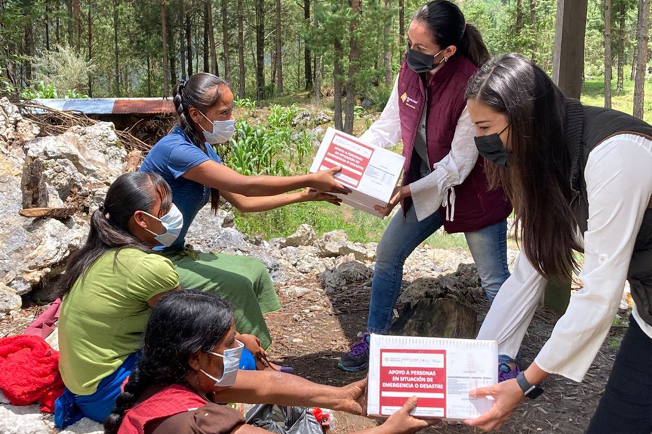 Continúa SEDIF entregando apoyos alimentarios en comunidades indígenas