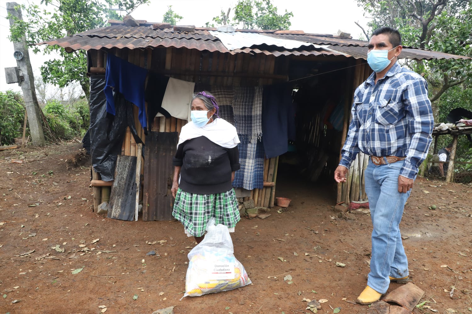 Vigila Función Pública entrega de apoyos a productores afectados en Sierra Norte y Negra