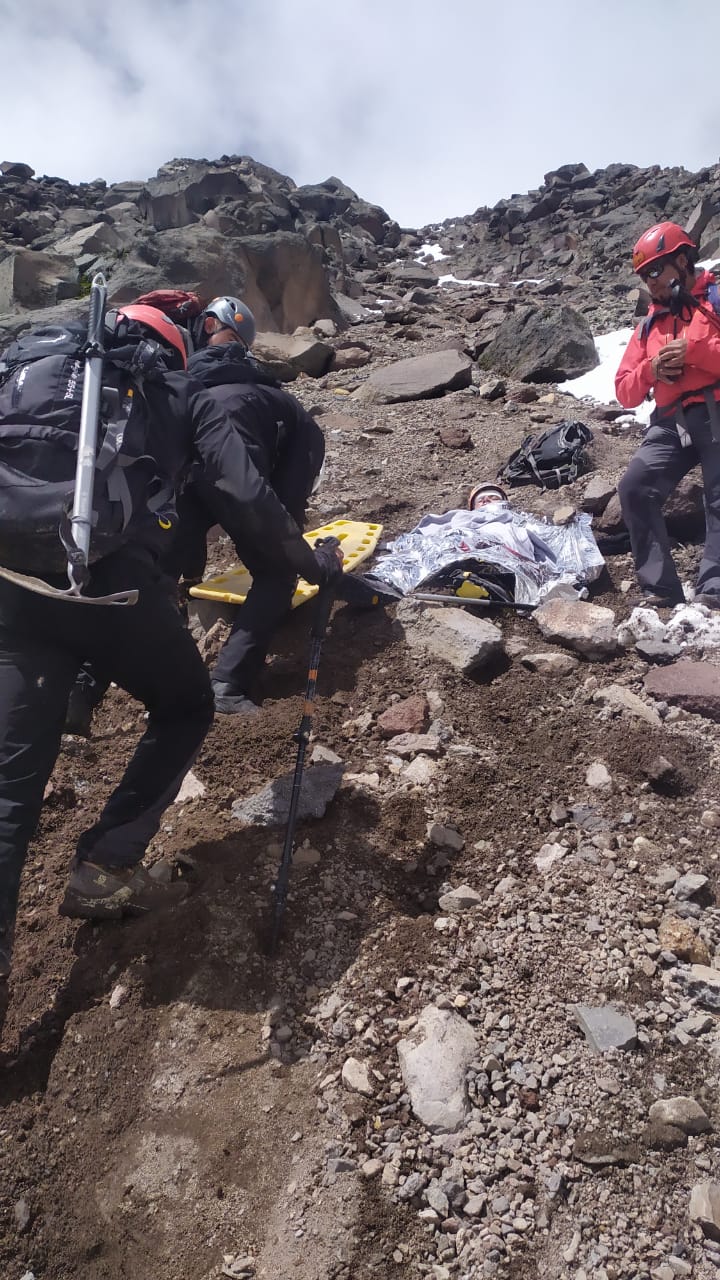 Rescatan a alpinista con fractura de expuesta en el Iztaccíhuatl
