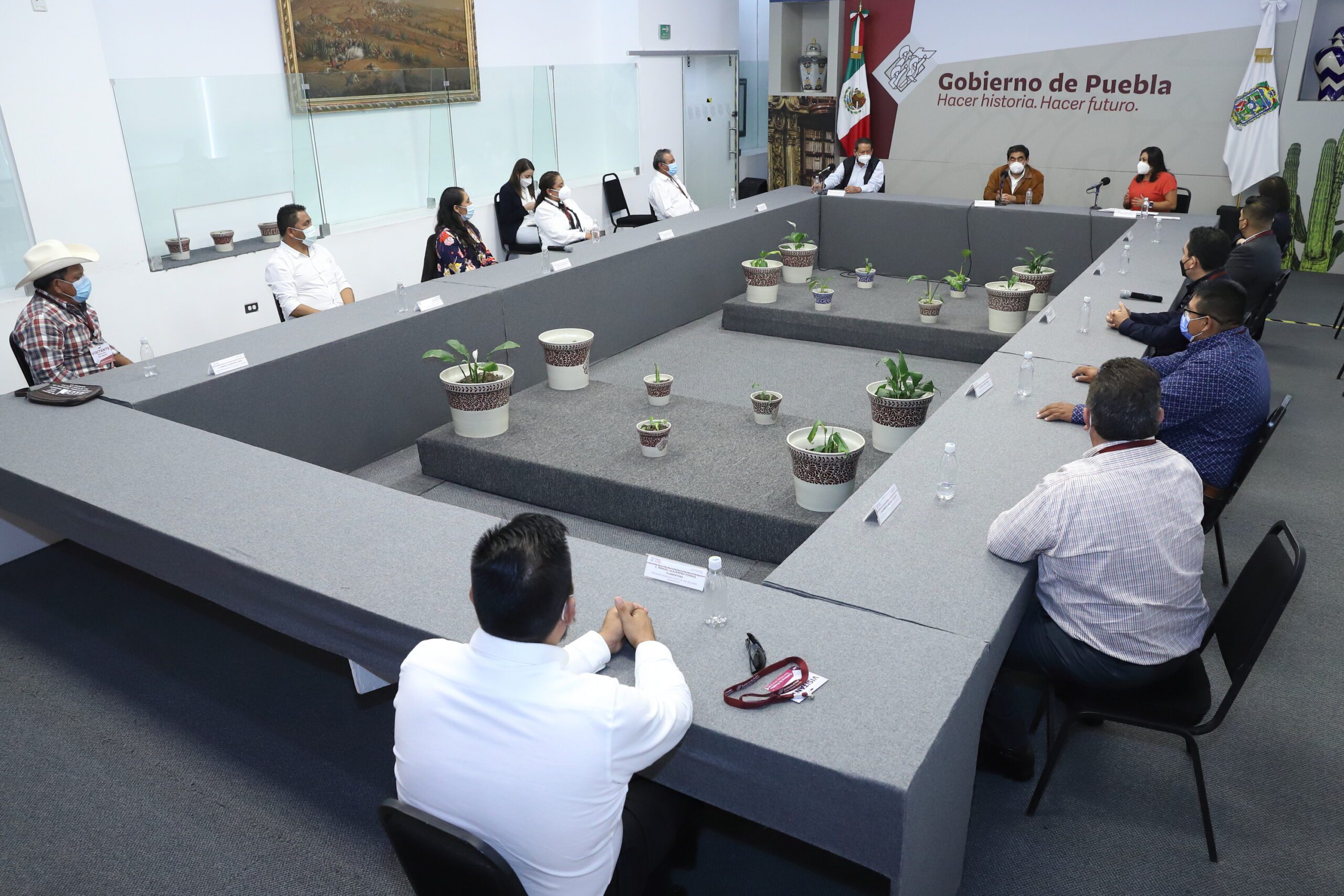 Servidores públicos deben trabajar con honradez y sin que el poder los domine MBH