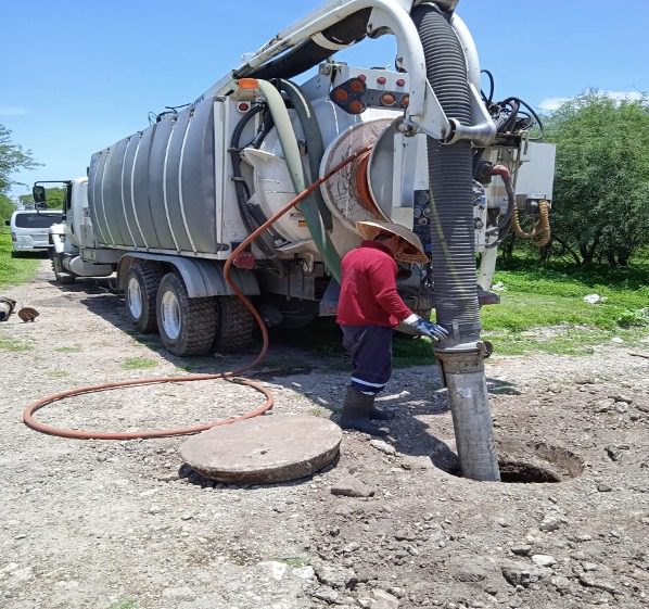 Desazolva CEASPUE drenaje sanitario en Huatlatlauca