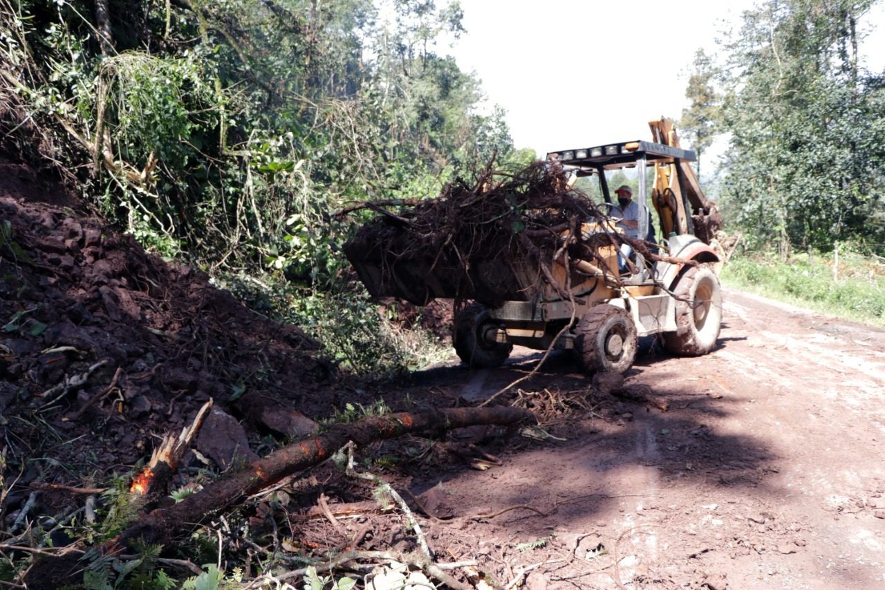 Intensifica Infraestructura labores para liberar caminos en las sierras Norte y Nororiental