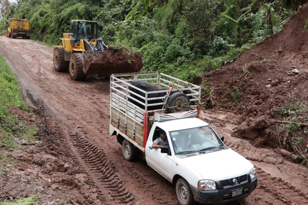 Intensifica Infraestructura labores para liberar caminos en las sierras Norte y Nororiental