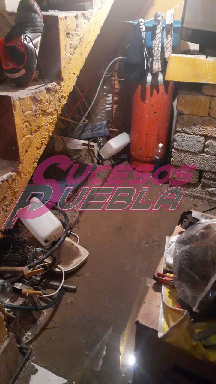 Se registra inundación en 40 viviendas en Lomas del Valle y una decena de autos varados