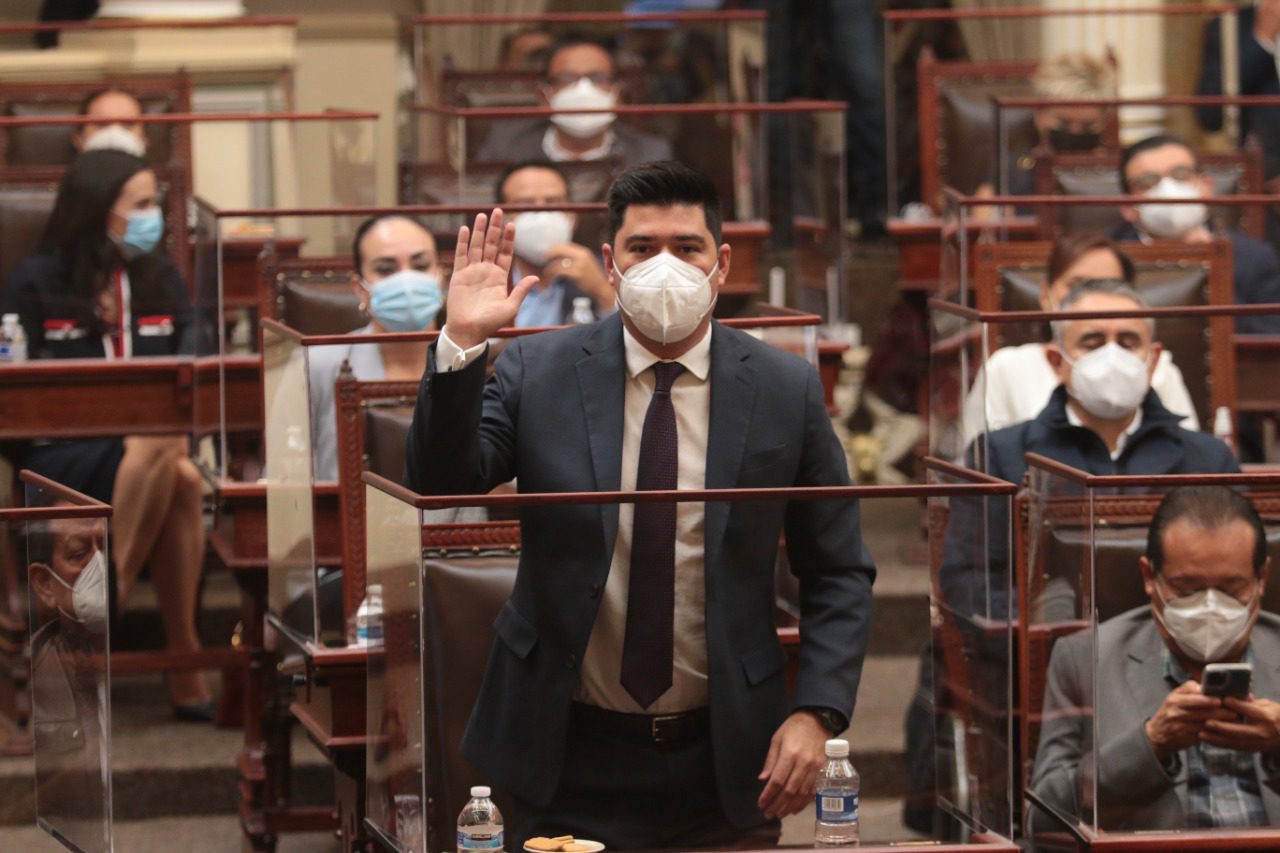 Se constituyen grupos parlamentarios y representaciones de la LXI Legislatura