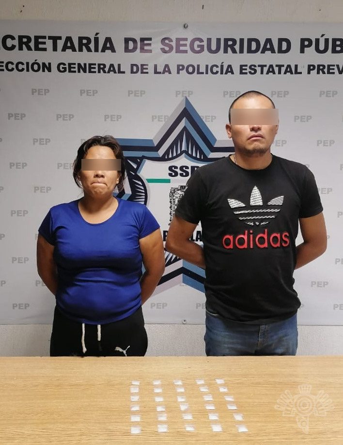 Detiene Policía Estatal a dos presuntos narcomenudistas de Amalucan