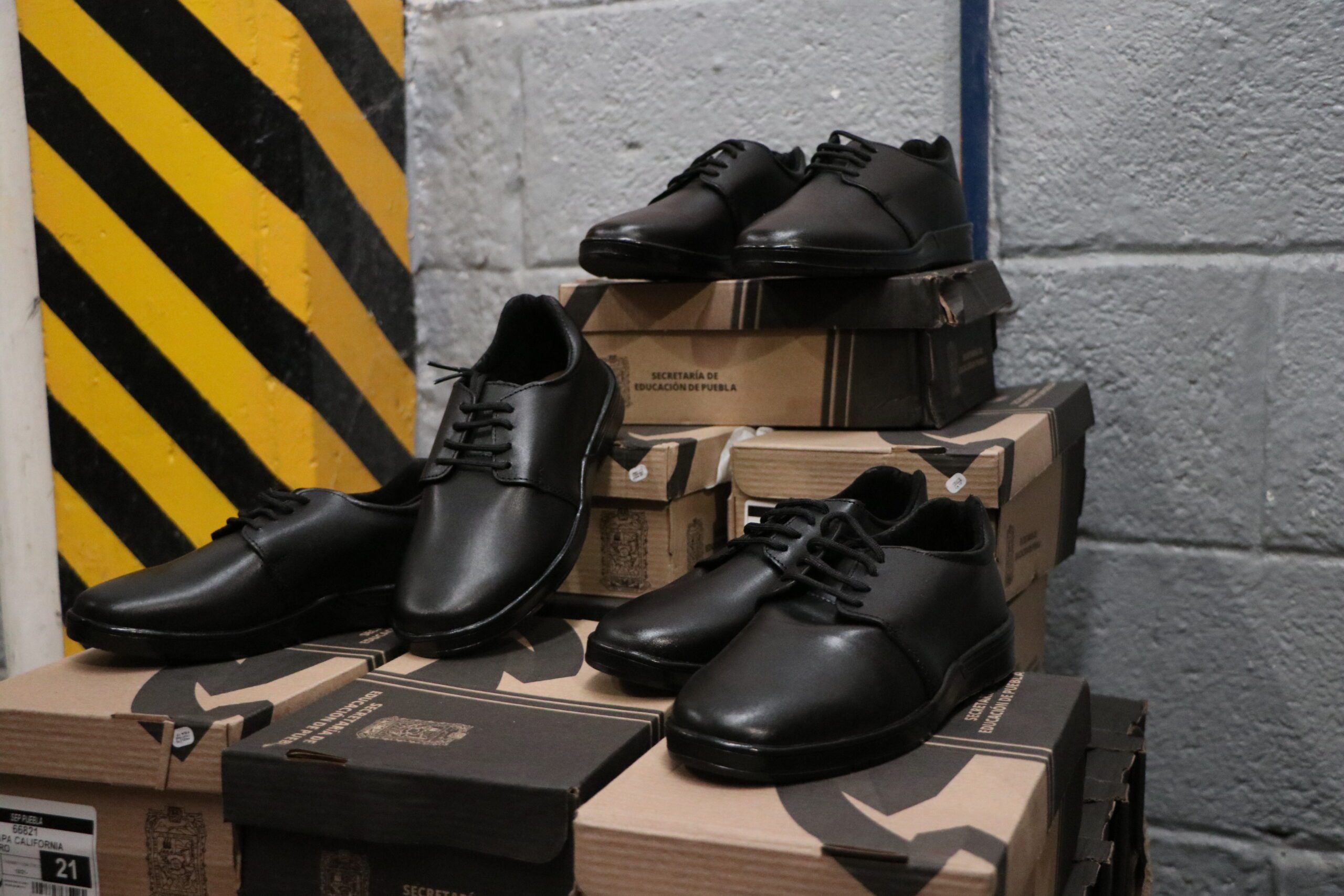 Continúa SEP con entrega de zapatos a estudiantes de nivel primaria