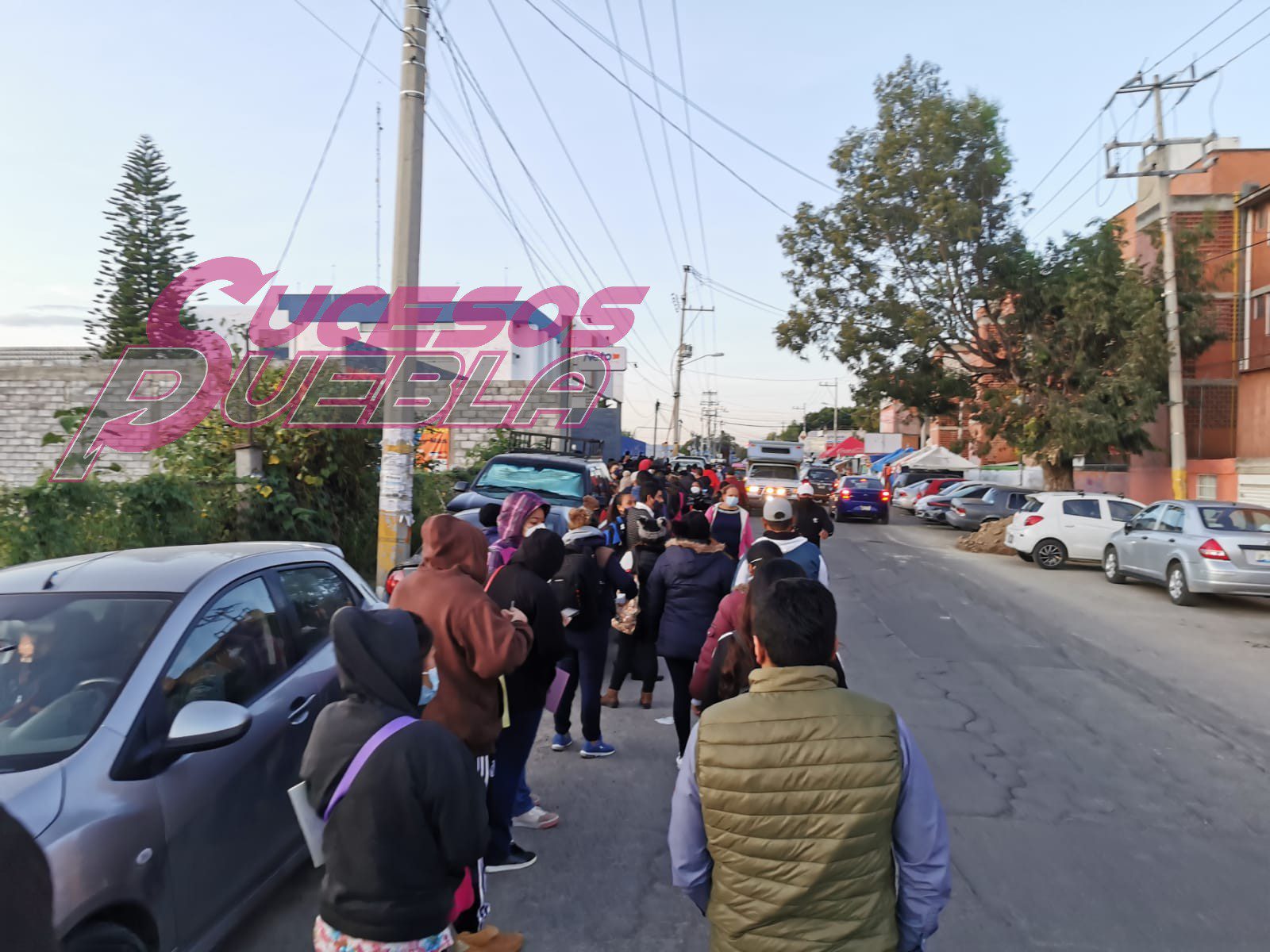 Largas filas en Hospital General del Sur por vacunación Covid a jóvenes de 18 y rezagados