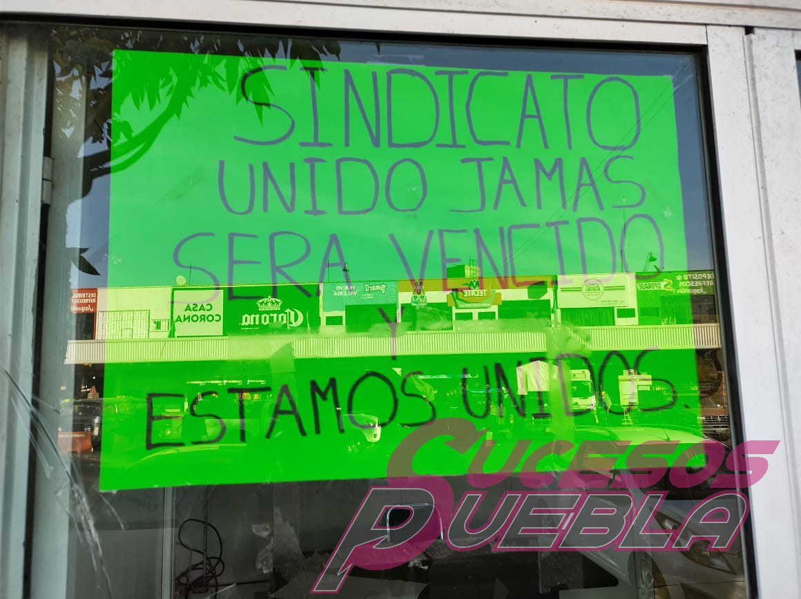 Sindicalizados estallan paro de labores en 26 dependencias contra Claudia Rivera en Puebla