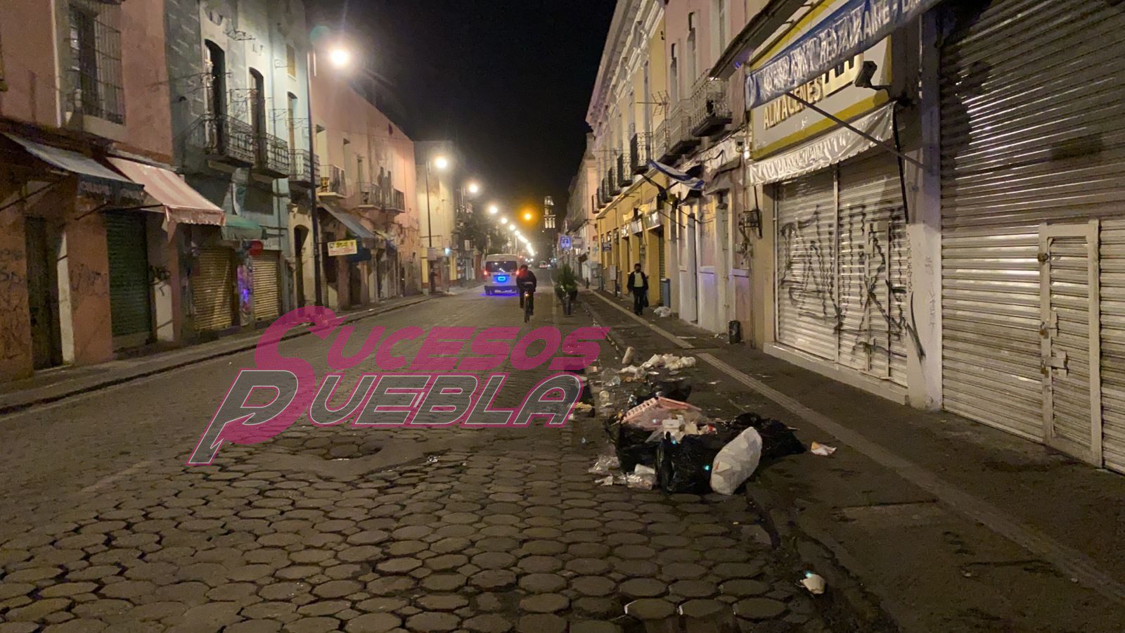 Amanece con montones de basura el centro de Puebla