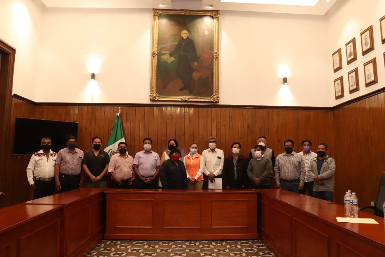 Se reúne Paola Angón con 13 presidentes auxiliares de San Pedro Cholula