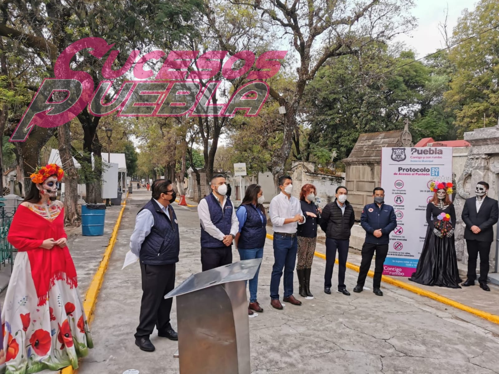 Presenta Eduardo Rivera protocolo y actividades en panteones para Día de Muertos