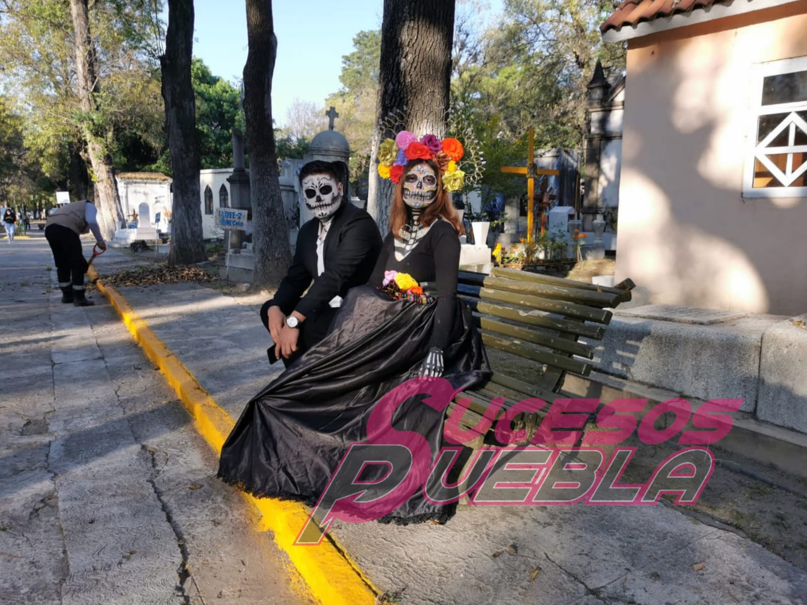 Presenta Eduardo Rivera protocolo y actividades en panteones para Día de Muertos