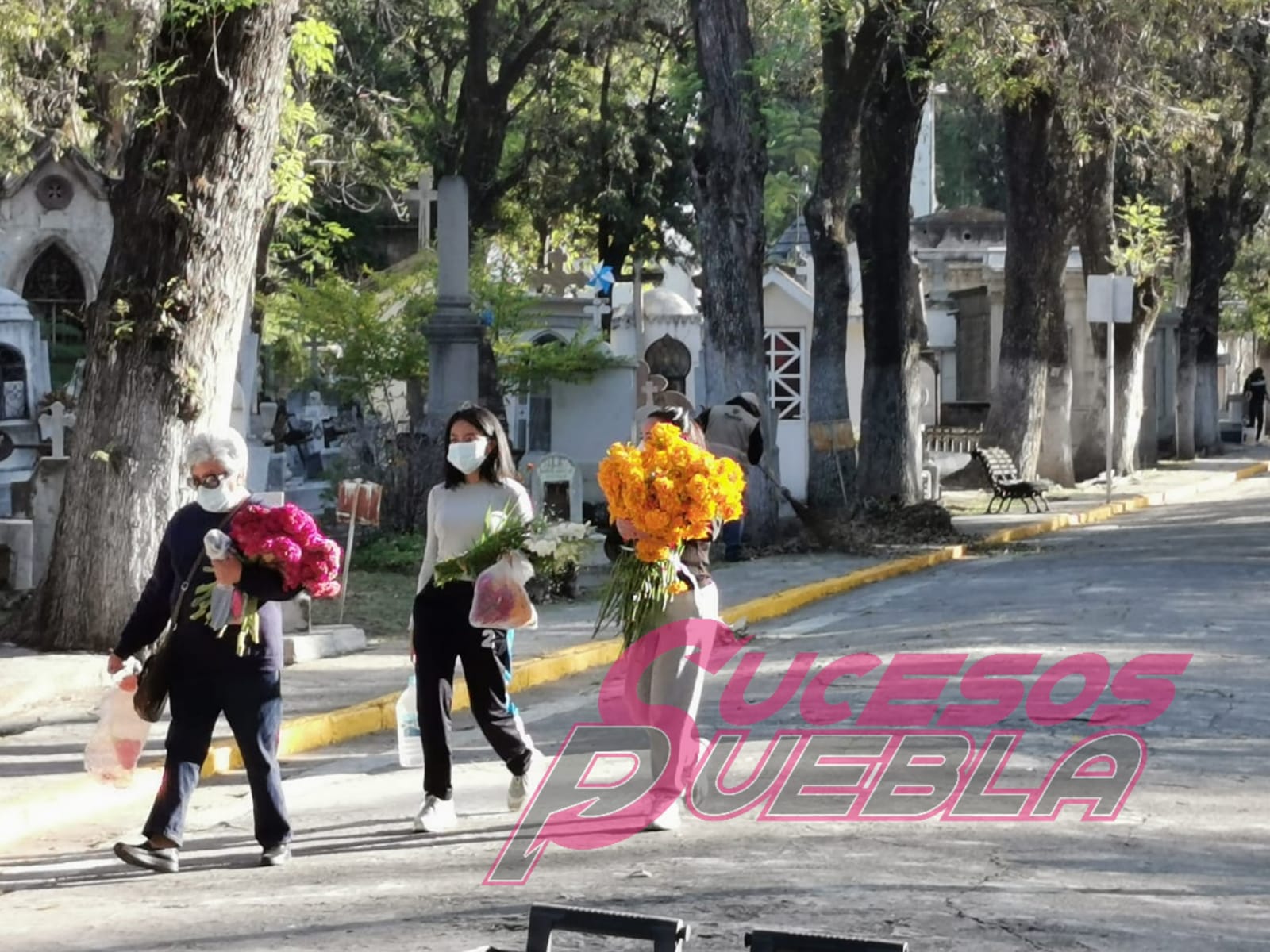 Presenta Eduardo Rivera protocolo y actividades en panteones para Día de Muertos