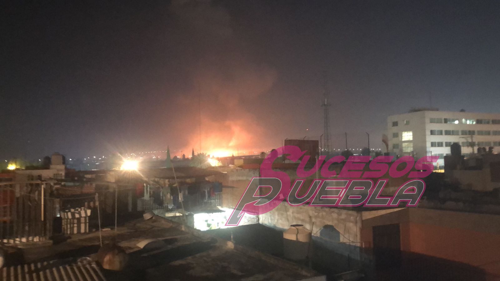Explosión y fuego por fuga de gas en Xochimehuacan, Puebla