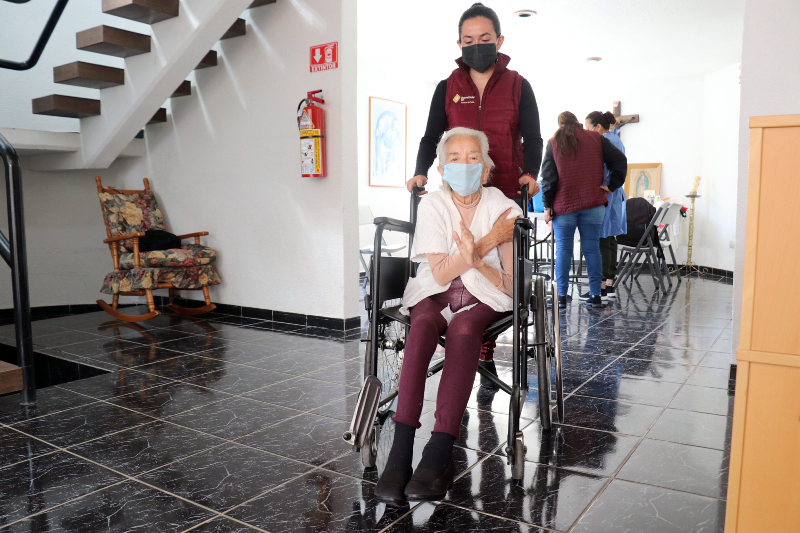 Aplica SEDIF vacunas contra la influenza en asilos