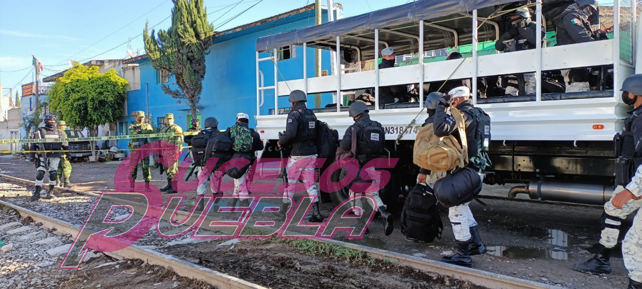 Fotogalería: Elementos de seguridad resguardan zona de explosión en Xochimehuacan