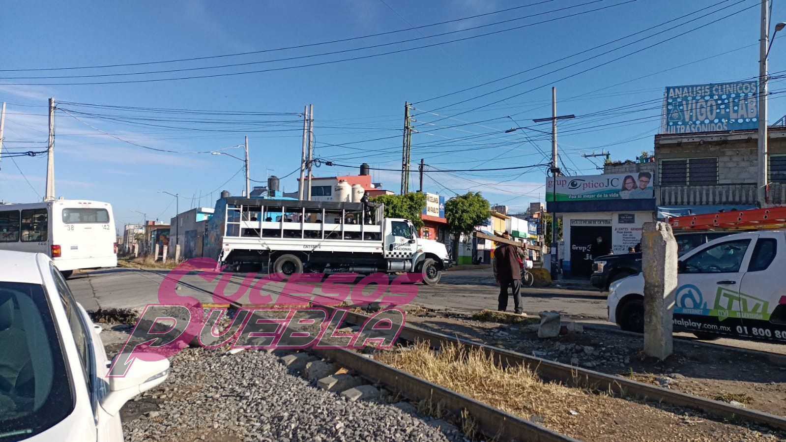Fotogalería: Elementos de seguridad resguardan zona de explosión en Xochimehuacan