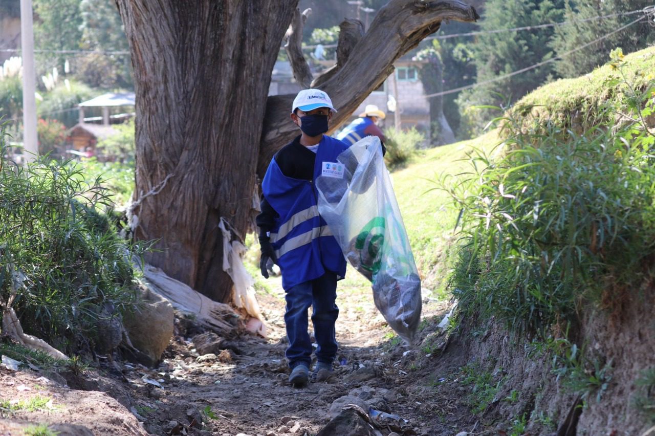 Contribuye CEASPUE en limpieza del manantial La Virgen en Tlahuapan