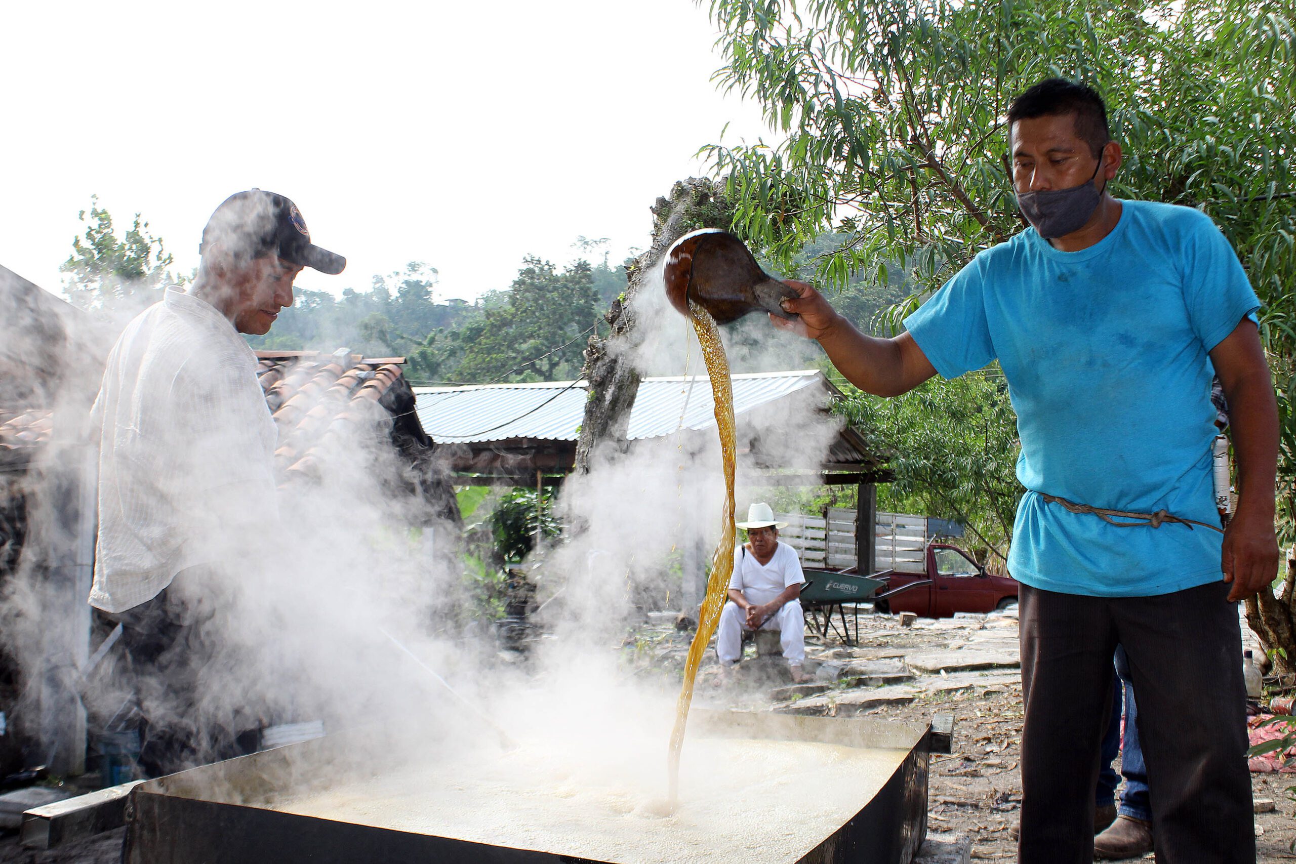 Capacita SDR a productores cañeros para fabricación de piloncillo